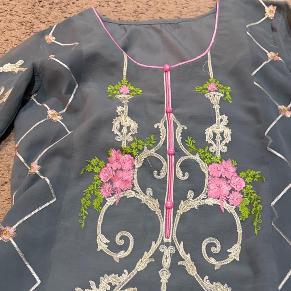 Floral Embroidered women salwar kameez suits . - Picture 7 of 11